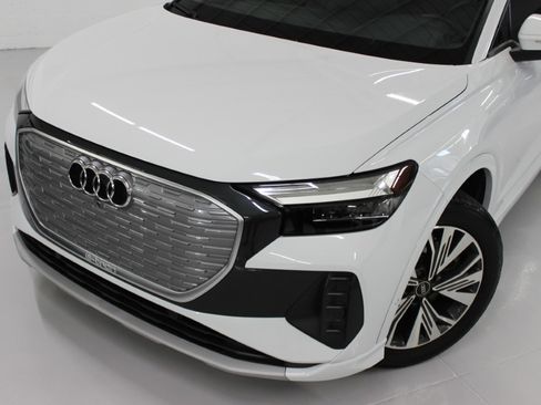 Used 2023 Audi Q4 e-tron Premium Plus image 4