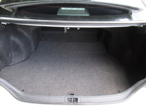 Used 2015 Toyota Camry LE FWD image 19