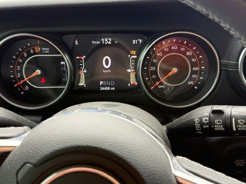 Used 2018 Jeep Wrangler 4WD Unlimited Sahara image 15