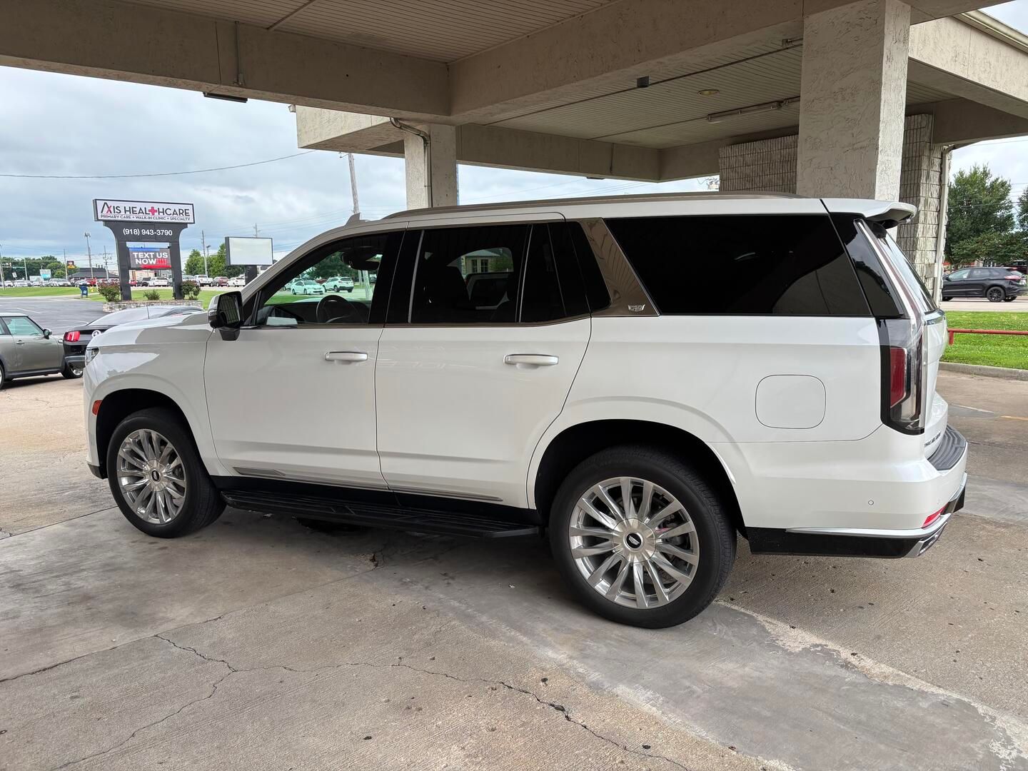 Used 2024 Cadillac Escalade 4WD Premium Luxury image 7