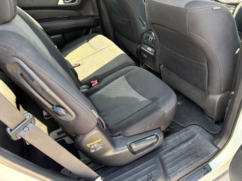 Used 2019 Nissan Pathfinder AWD/4WD image 14