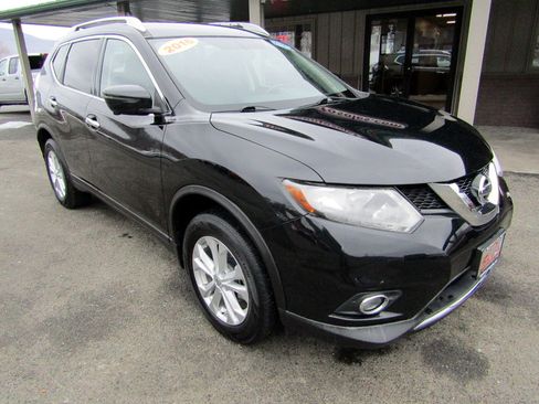 Used 2016 Nissan Rogue SV image 2