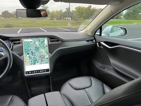 Used 2015 Tesla Model S 60 image 18