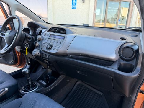 Used 2011 Honda Fit Sport image 33