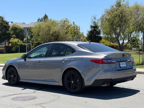 Used 2025 Toyota Camry Hybrid FWD image 3