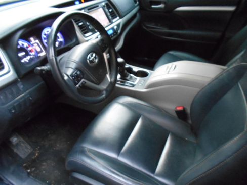 Used 2014 Toyota Highlander AWD XLE V6 image 6