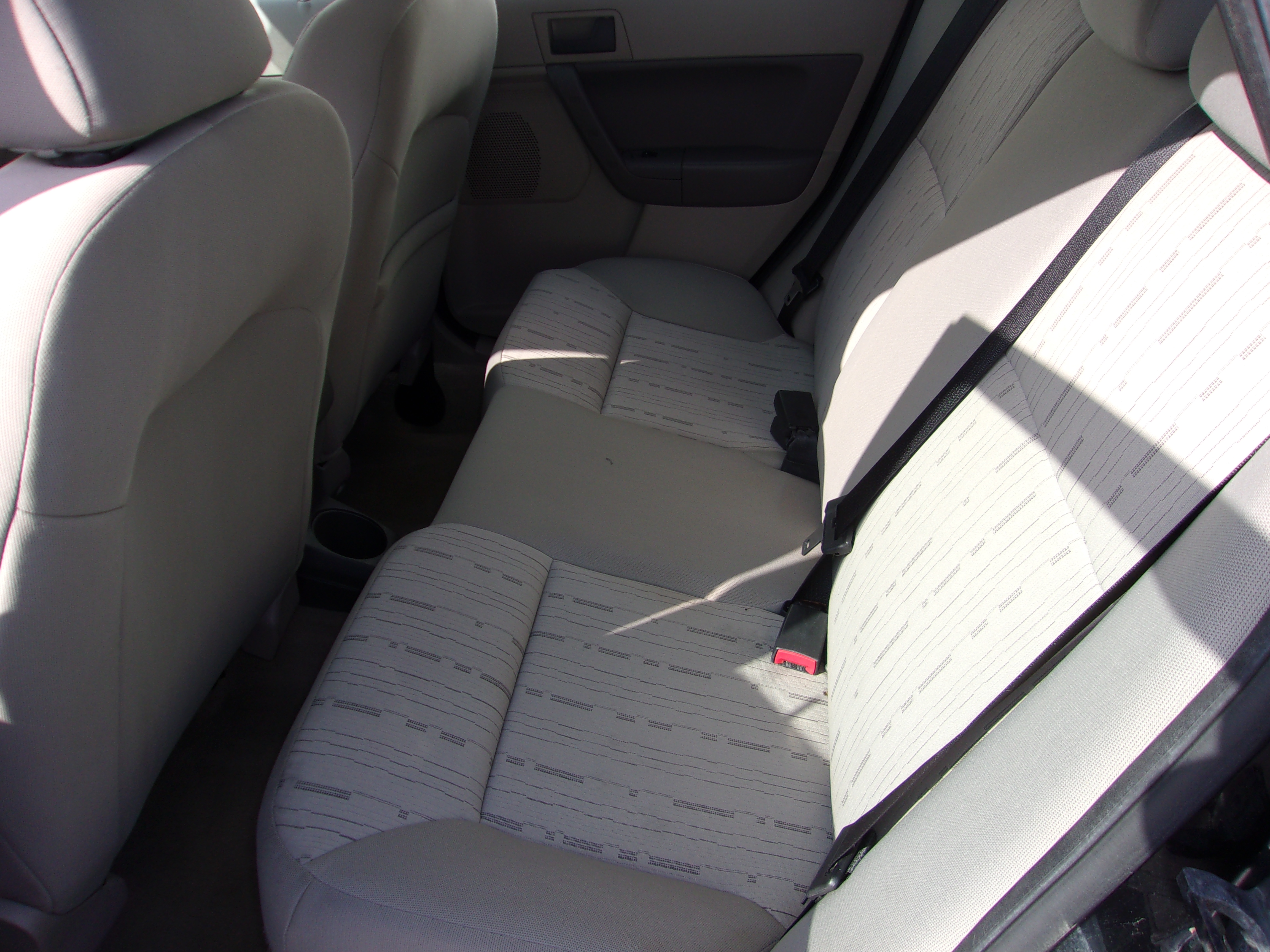 Used 2010 Ford Focus SE Sedan FWD image 6