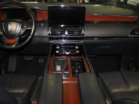 Used 2023 Lincoln Navigator Reserve Sport Utility 4D image 32