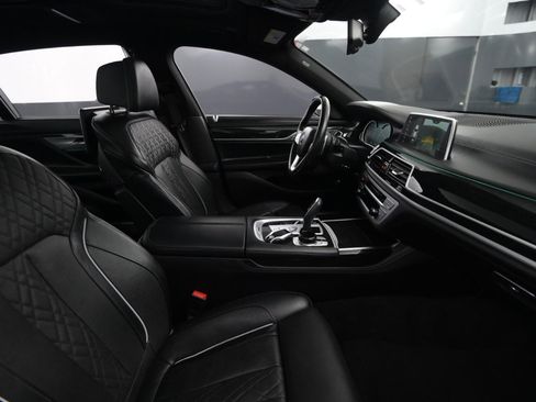 Used 2019 BMW 750i xDrive w/ Executive Package image 60