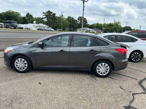 Used 2015 Ford Focus S FWD image 2