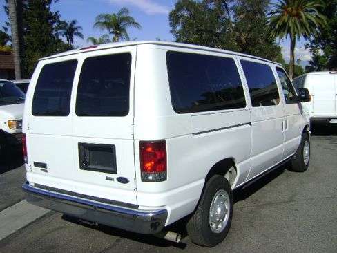 Used 2009 Ford E-350 and Econoline 350 XLT image 7