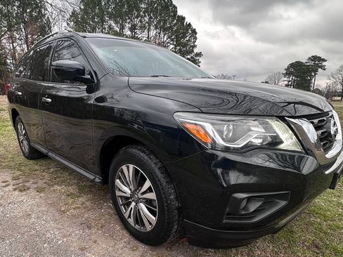 Used 2019 Nissan Pathfinder SE image 5
