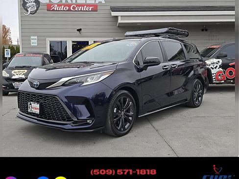 Used 2022 Toyota Sienna XSE image 3