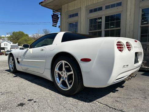 Used 2001 Chevrolet Corvette image 3