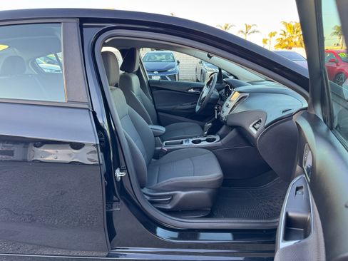 Used 2017 Chevrolet Cruze LS image 17