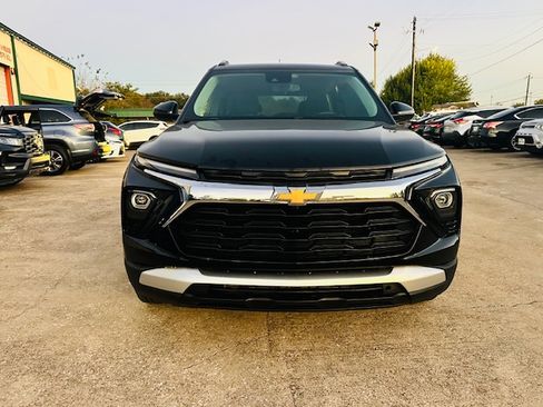 Used 2024 Chevrolet TrailBlazer LT image 2