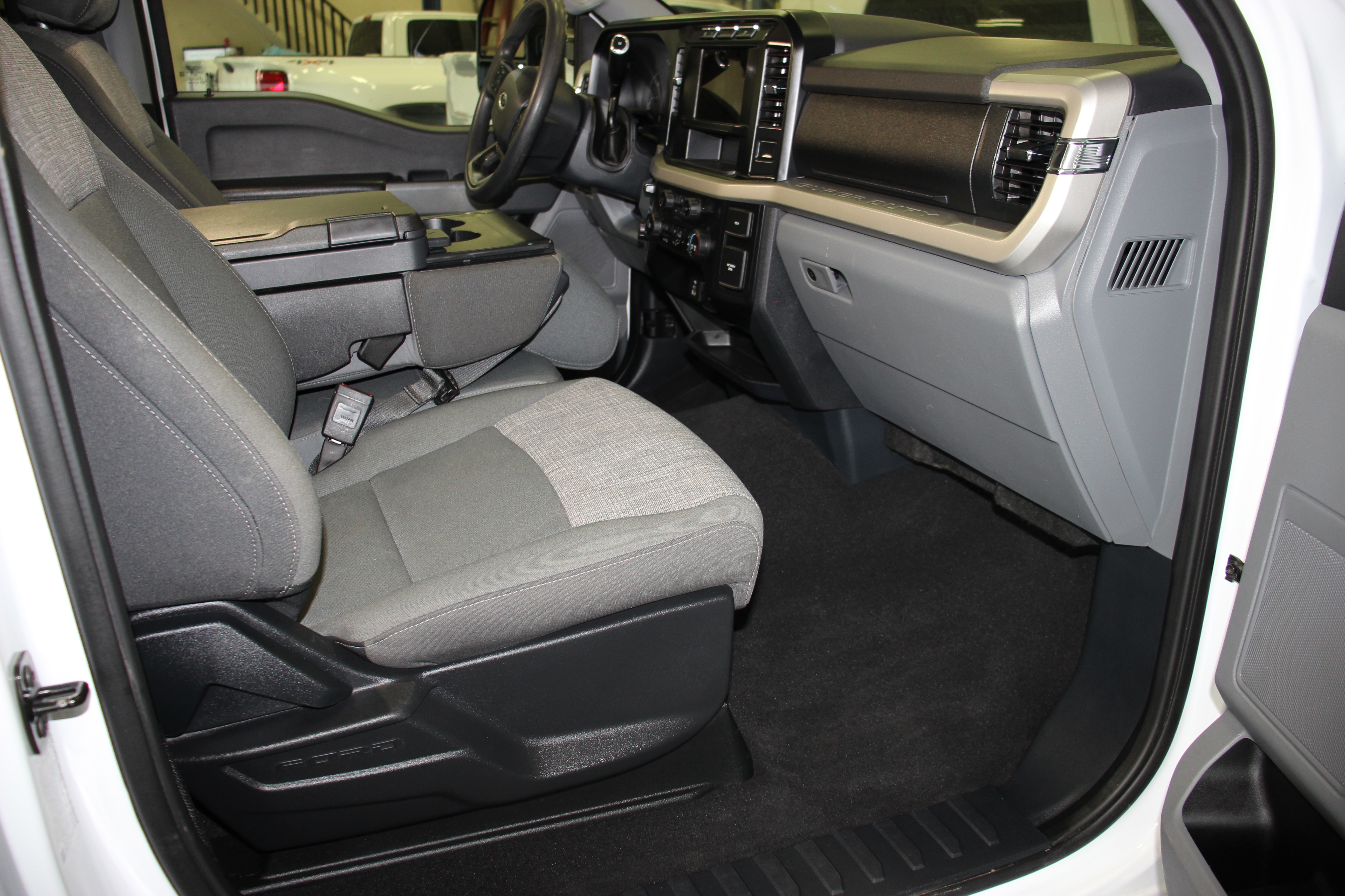 Used 2024 Ford F350 4x4 Crew Cab DRW Super Duty image 18