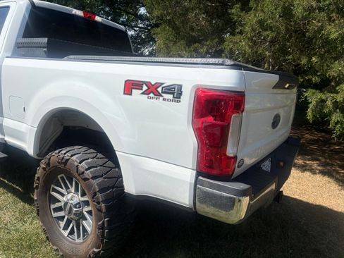 Used 2017 Ford F250 4x4 Crew Cab Super Duty image 8