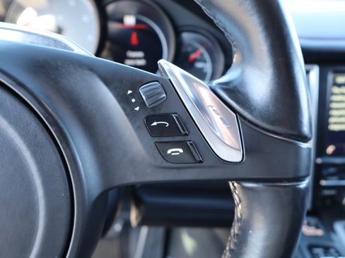 Used 2016 Porsche Panamera GTS image 27