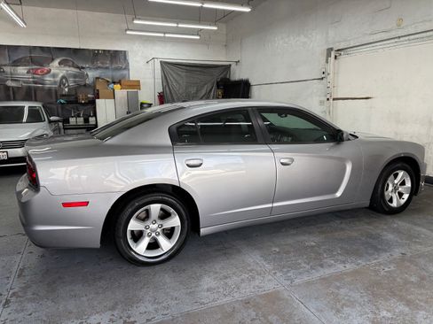 Used 2013 Dodge Charger SXT image 9