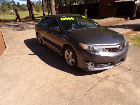Used 2014 Toyota Camry SE image 4
