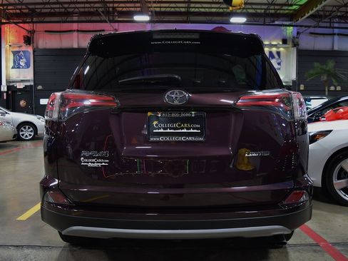 Used 2018 Toyota RAV4 FWD image 9