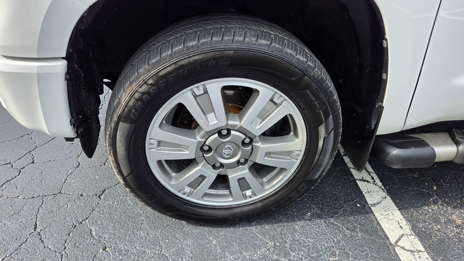 Used 2017 Toyota Tundra 4x4 CrewMax image 9