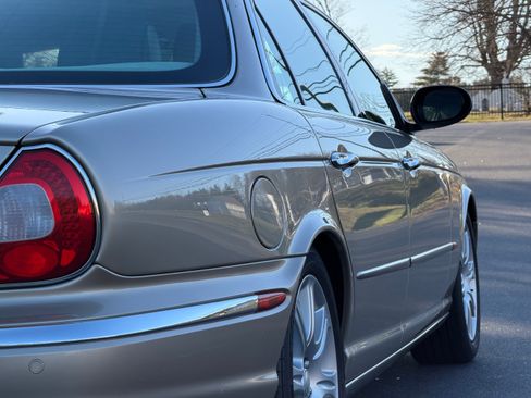 Used 2004 Jaguar XJ Vanden Plas RWD image 17