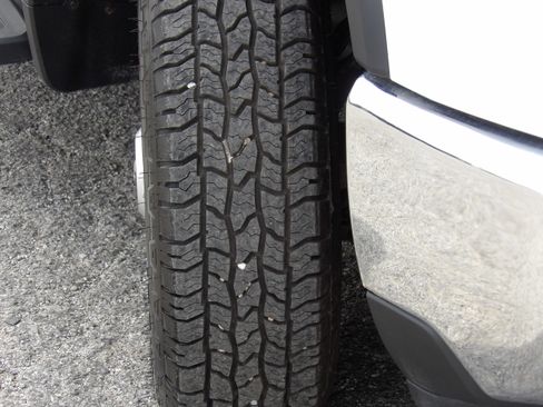 Used 2024 Chevrolet Silverado 2500 LT image 17