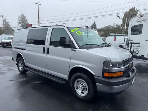 Used 2017 Chevrolet Express 2500 image 1