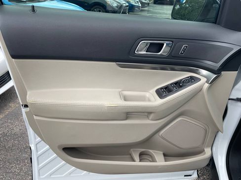 Used 2015 Ford Explorer XLT image 9
