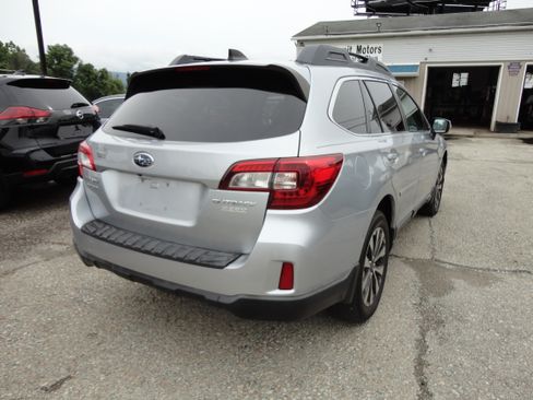 Used 2016 Subaru Outback 2.5i Limited AWD/4WD image 5