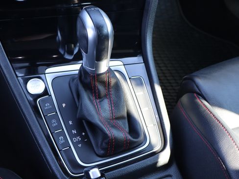 Used 2019 Volkswagen GTI SE image 29