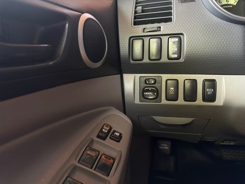 Used 2011 Toyota Tacoma 4x4 Double Cab image 16