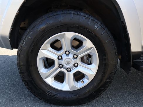 Used 2014 Toyota 4Runner SR5 image 36