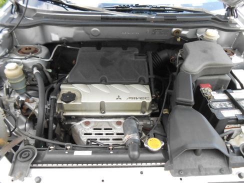 Used 2006 Mitsubishi Outlander LS image 15