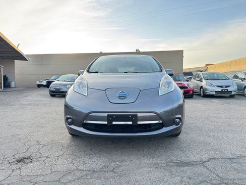 Used 2015 Nissan Leaf S image 12