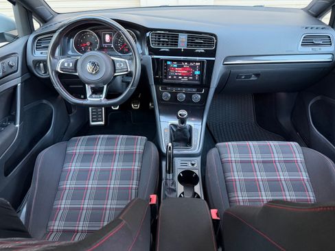 Used 2016 Volkswagen GTI image 15