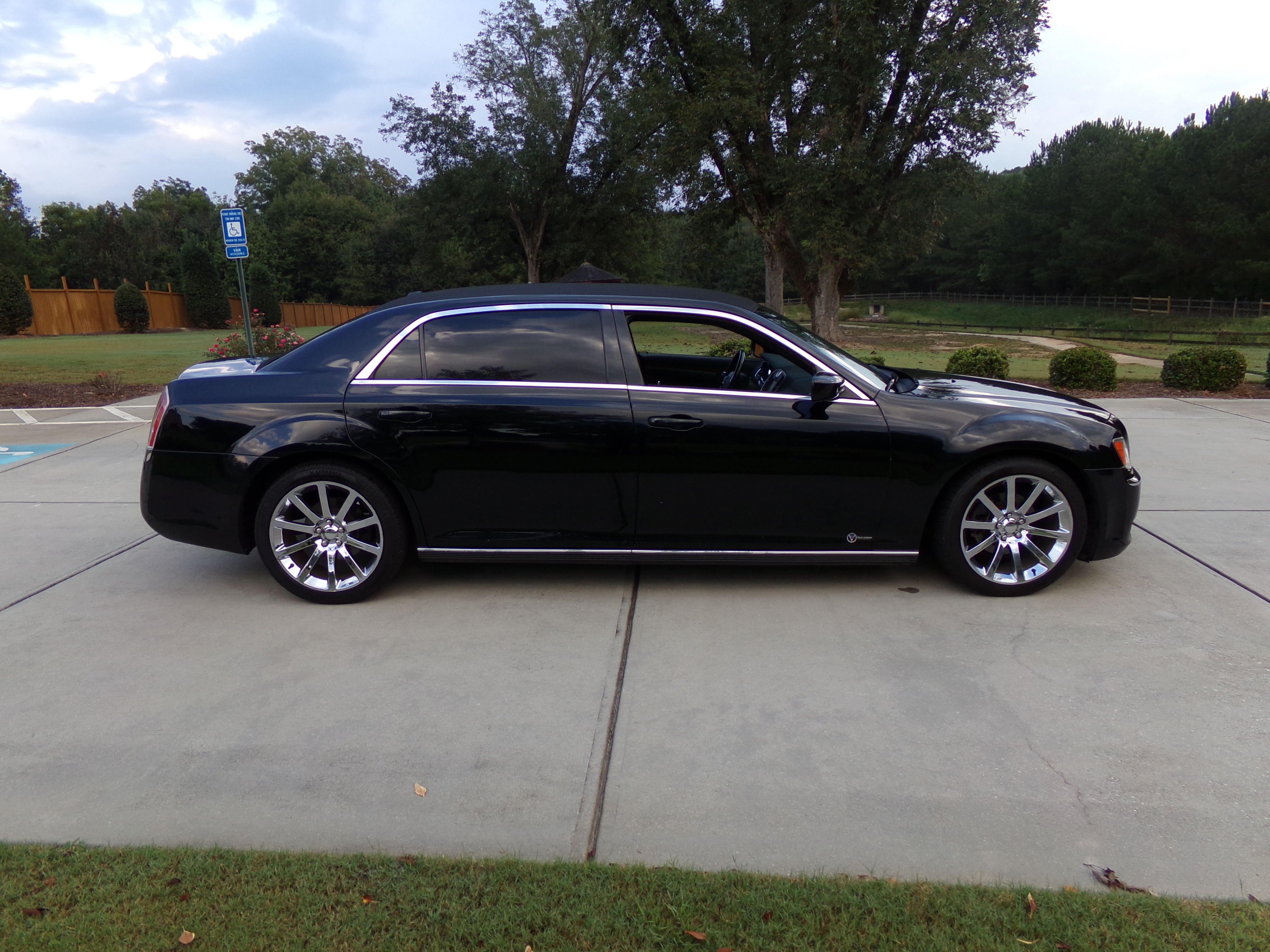 Used 2014 Chrysler 300 S RWD image 6