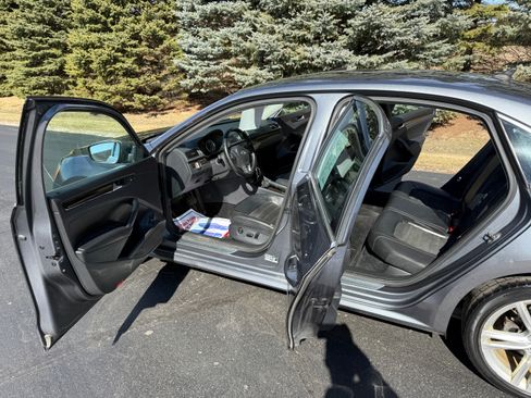 Used 2014 Volkswagen Passat 1.8T SEL Premium image 8