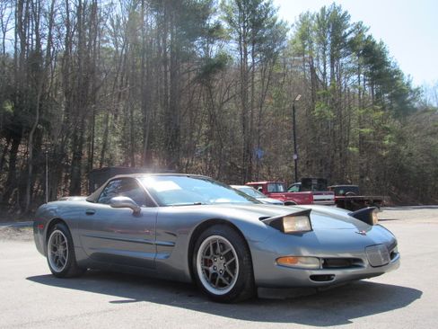 Used 2004 Chevrolet Corvette image 16