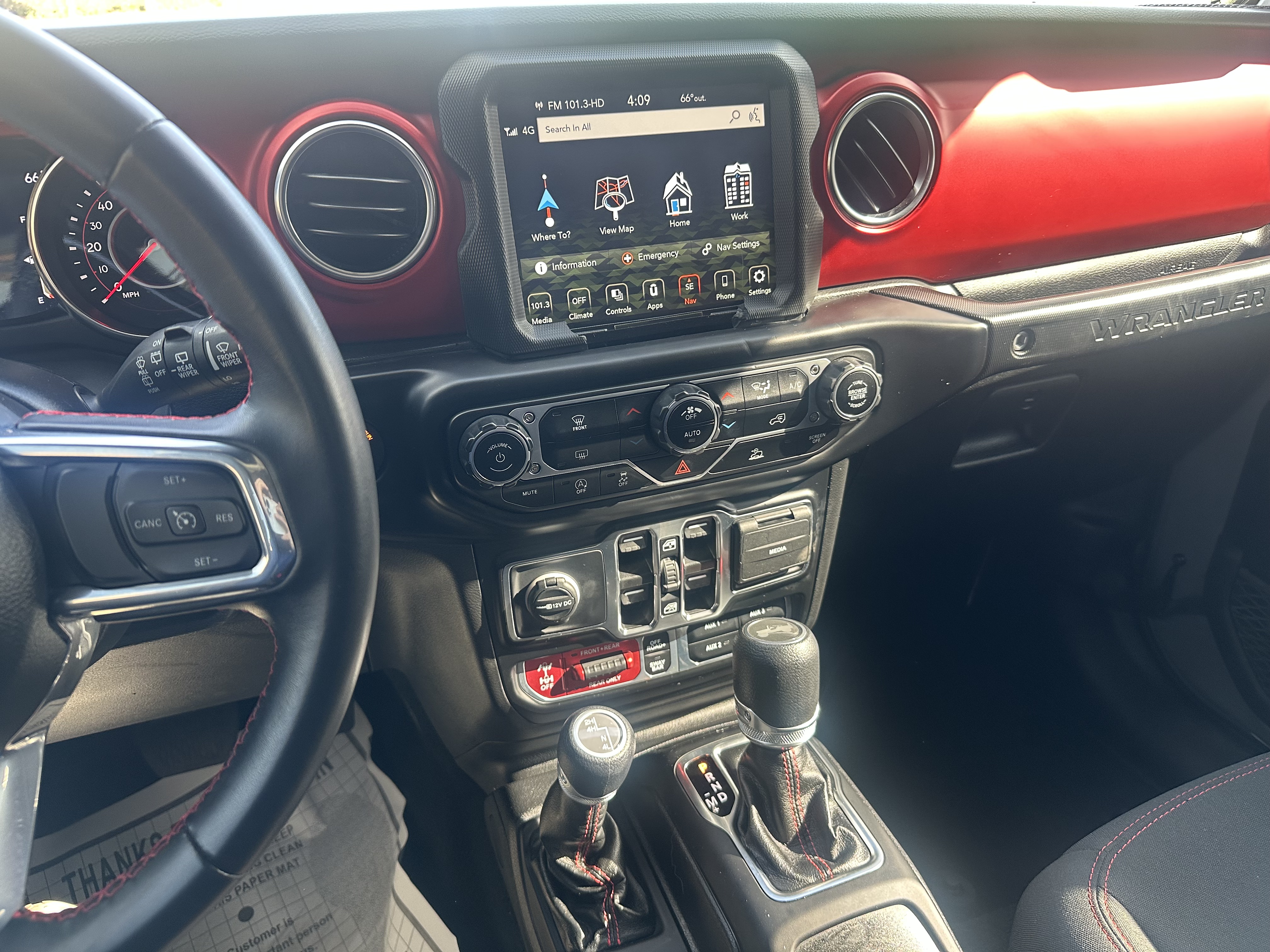 Used 2022 Jeep Wrangler Unlimited Rubicon AWD/4WD image 14