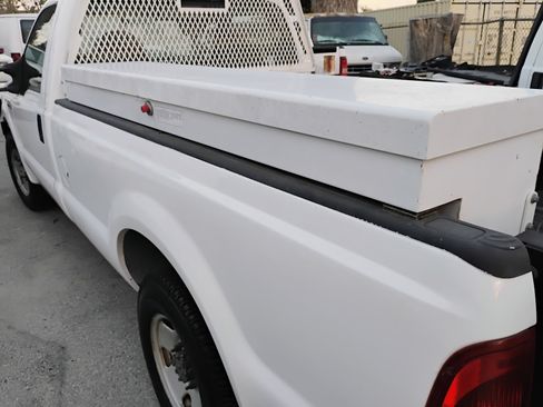 Used 2005 Ford F250 image 2