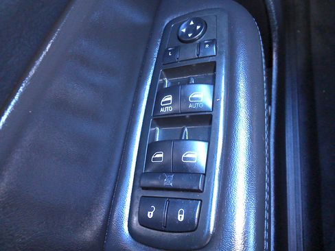 Used 2015 Chrysler 200 S image 23