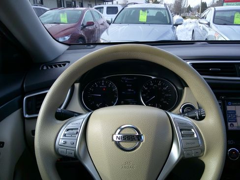 Used 2015 Nissan Rogue SV image 8