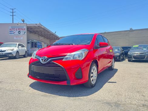 Used 2015 Toyota Yaris L Hatchback FWD image 2