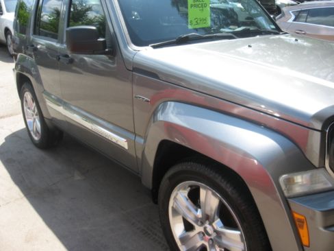 Used 2012 Jeep Liberty 4WD Limited Jet image 3