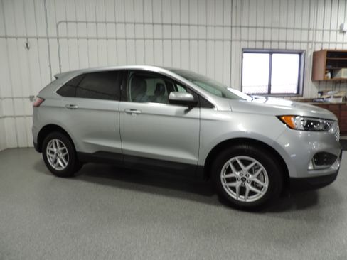 Used 2024 Ford Edge SEL image 11