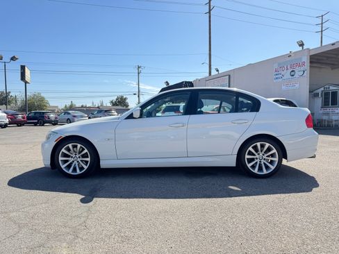 Used 2011 BMW 328i image 3