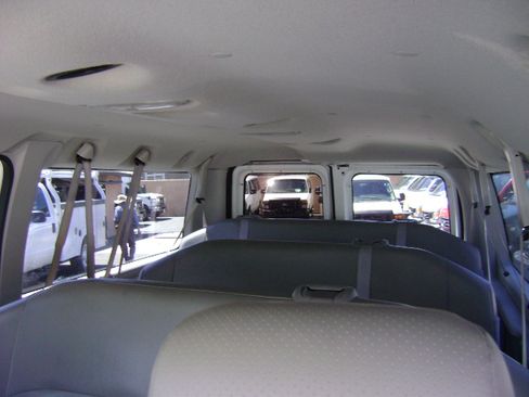 Used 2011 Ford E-350 and Econoline 350 Super Duty Wagon RWD image 14